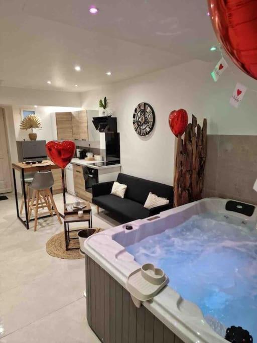 Appartement - Spa Monteux Εξωτερικό φωτογραφία